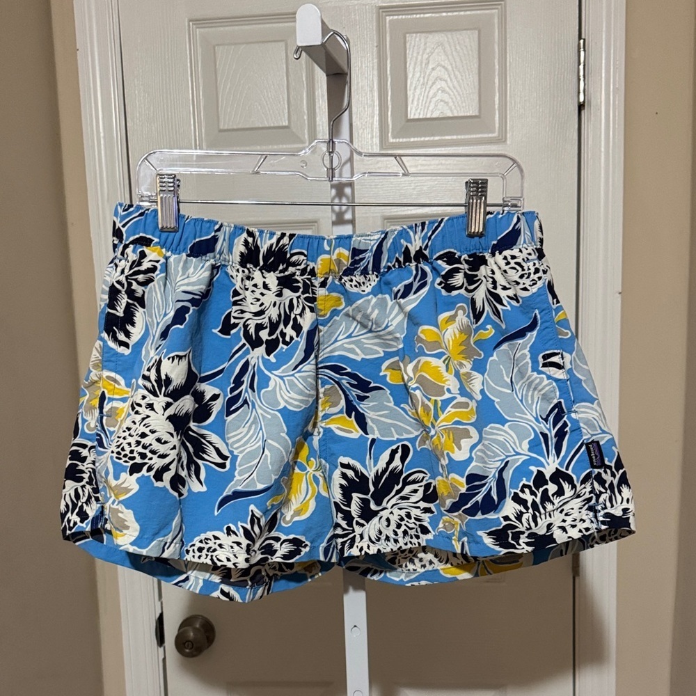 Patagonia Baggies Blue Floral shorts